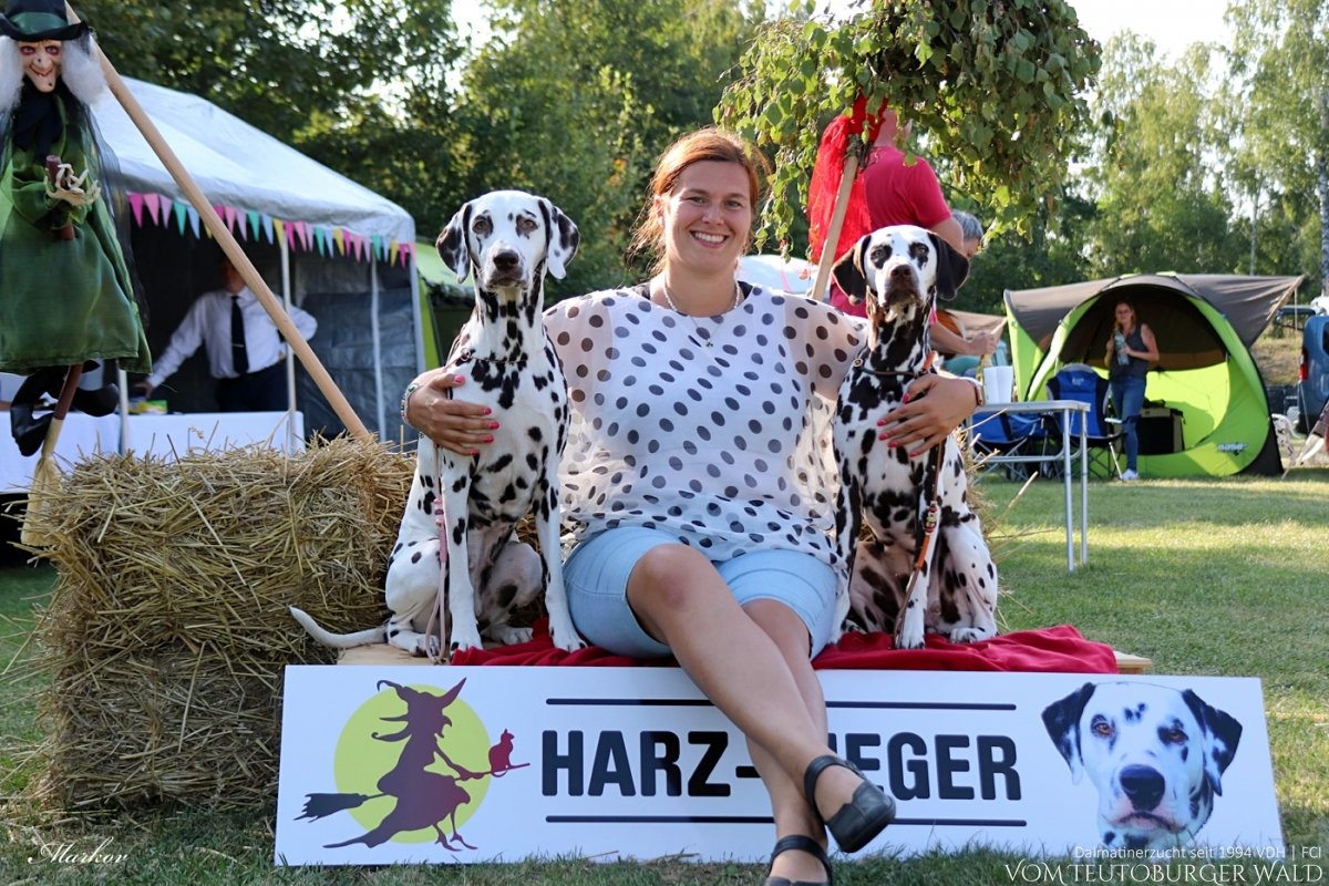 Assja Markov mit ihren beiden Teutis: Mama: Ch. Endearing Edina vom Teutoburger Wald Tochter: Outstanding Odette vom Teutoburger Wald